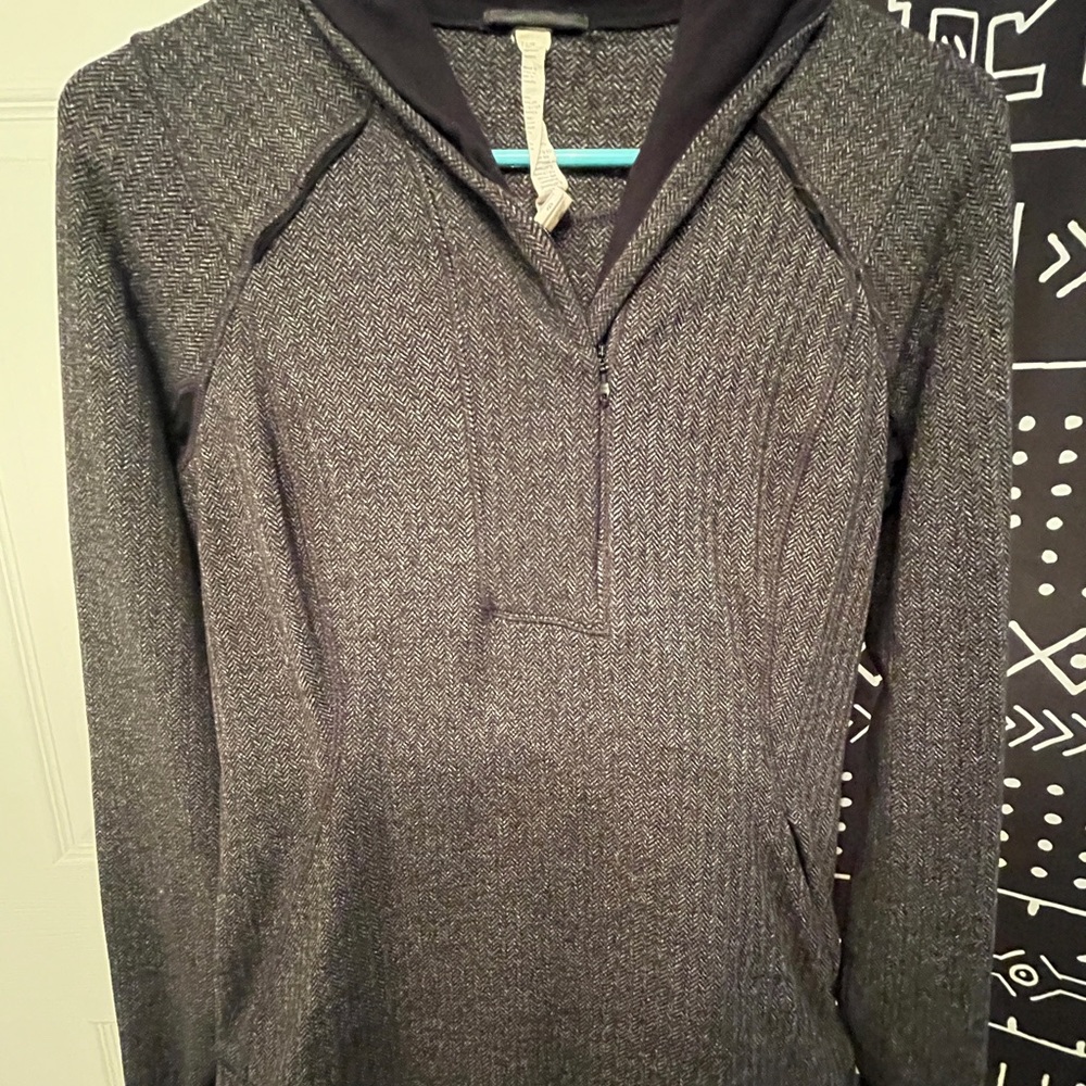 Lululemon pullover size 8!